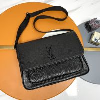 Saint Laurent Large Niki Messenger In Grained Lambskin Black