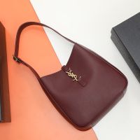 Saint Laurent Small Le 5 A 7 Supple Bag In Grained Leather Burgundy/Gold